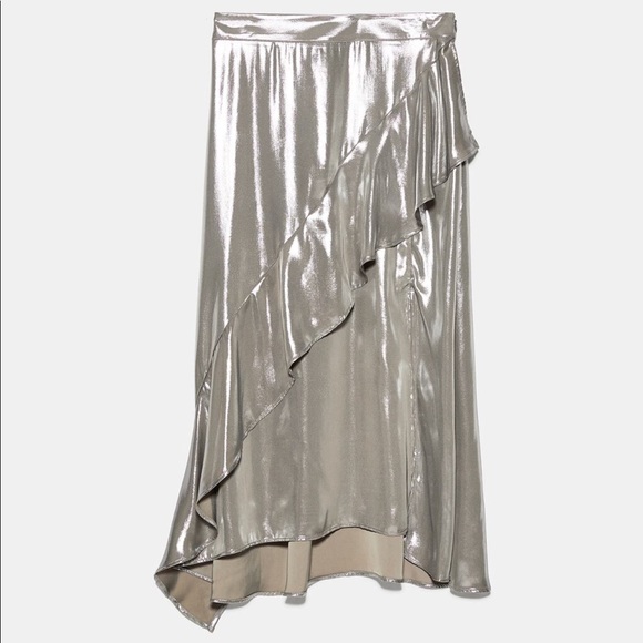 🚨ALL OFFERS ACCEPTED 🚨 STORE CLOSING 🚨 Zara Metallic Ruffled Skirt - Picture 2 of 9